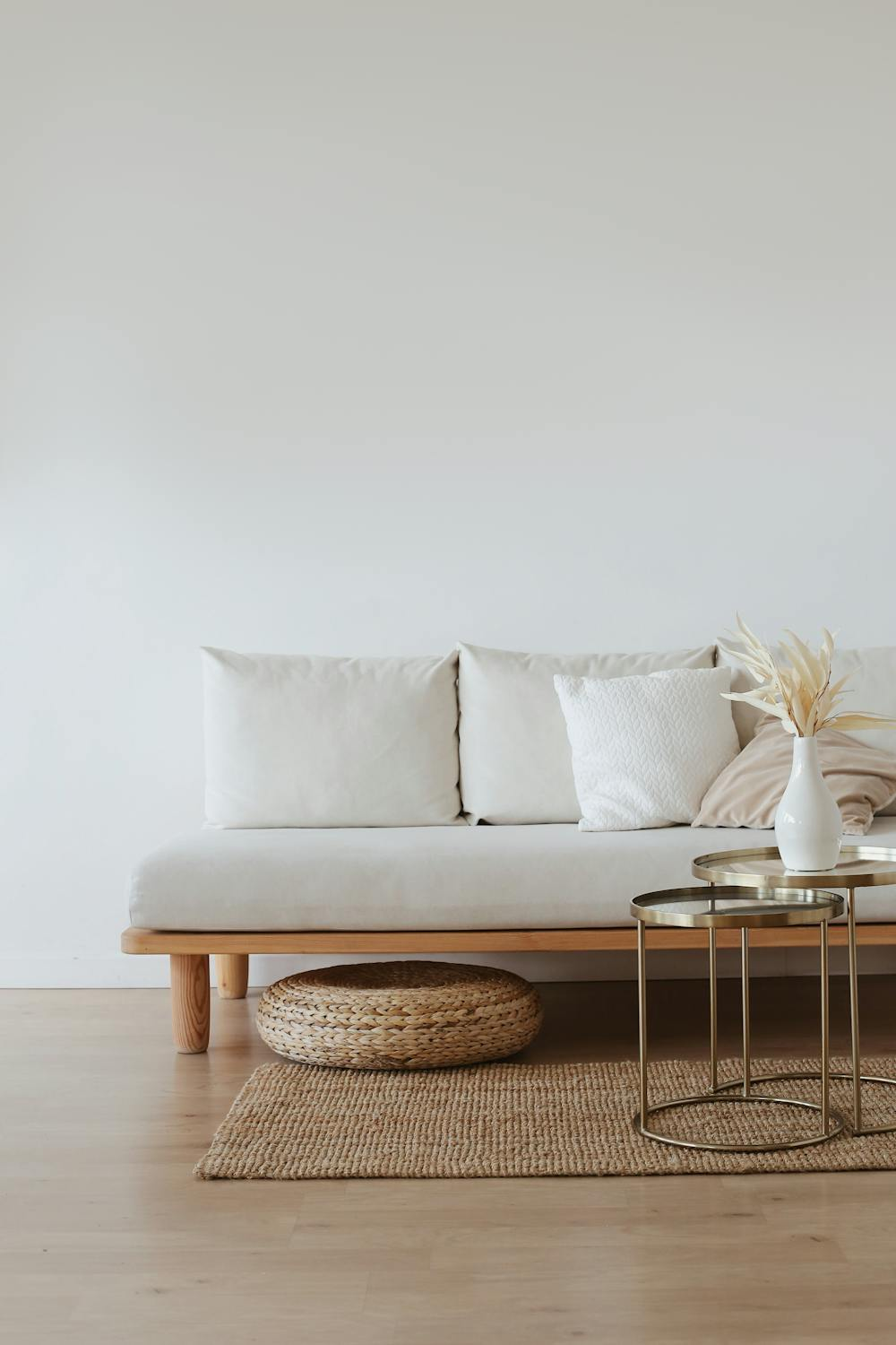 Sofa Minimalis: Temukan Kenyamanan dan Estetika di Ruangan Rumah
