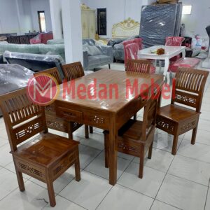 Meja Makan Keluarga / Meja Kayu