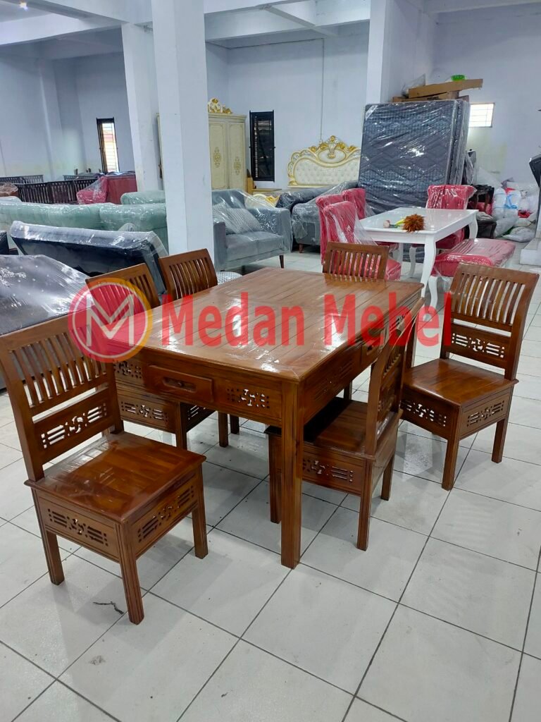 Meja Makan Keluarga / Meja Kayu